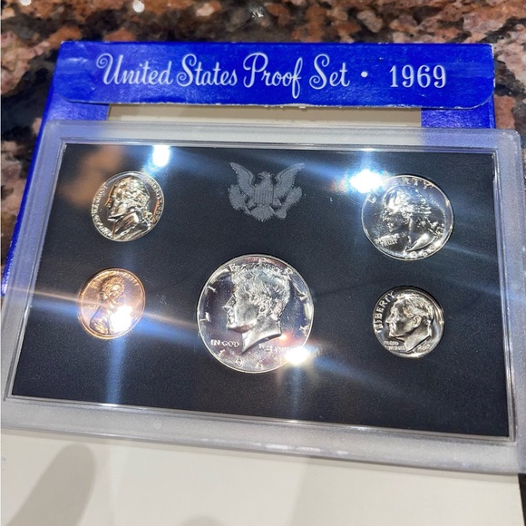 1969 Coin Proof Set - Picture 4 of 8